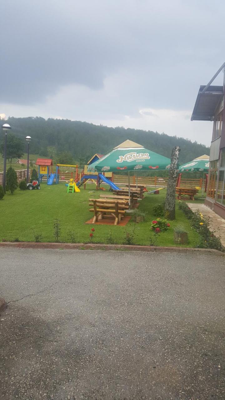 Pansion I Restoran ,, Pogled" Han Pijesak Exterior foto