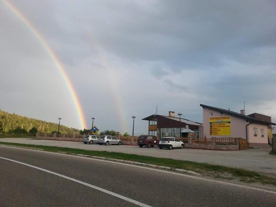 Pansion I Restoran ,, Pogled" Han Pijesak Exterior foto